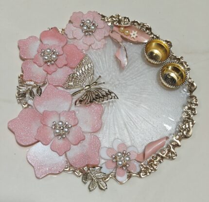 Infuse your rituals with beauty and grace with this artisanal creation.