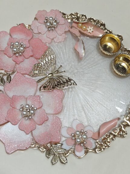 Infuse your rituals with beauty and grace with this artisanal creation.